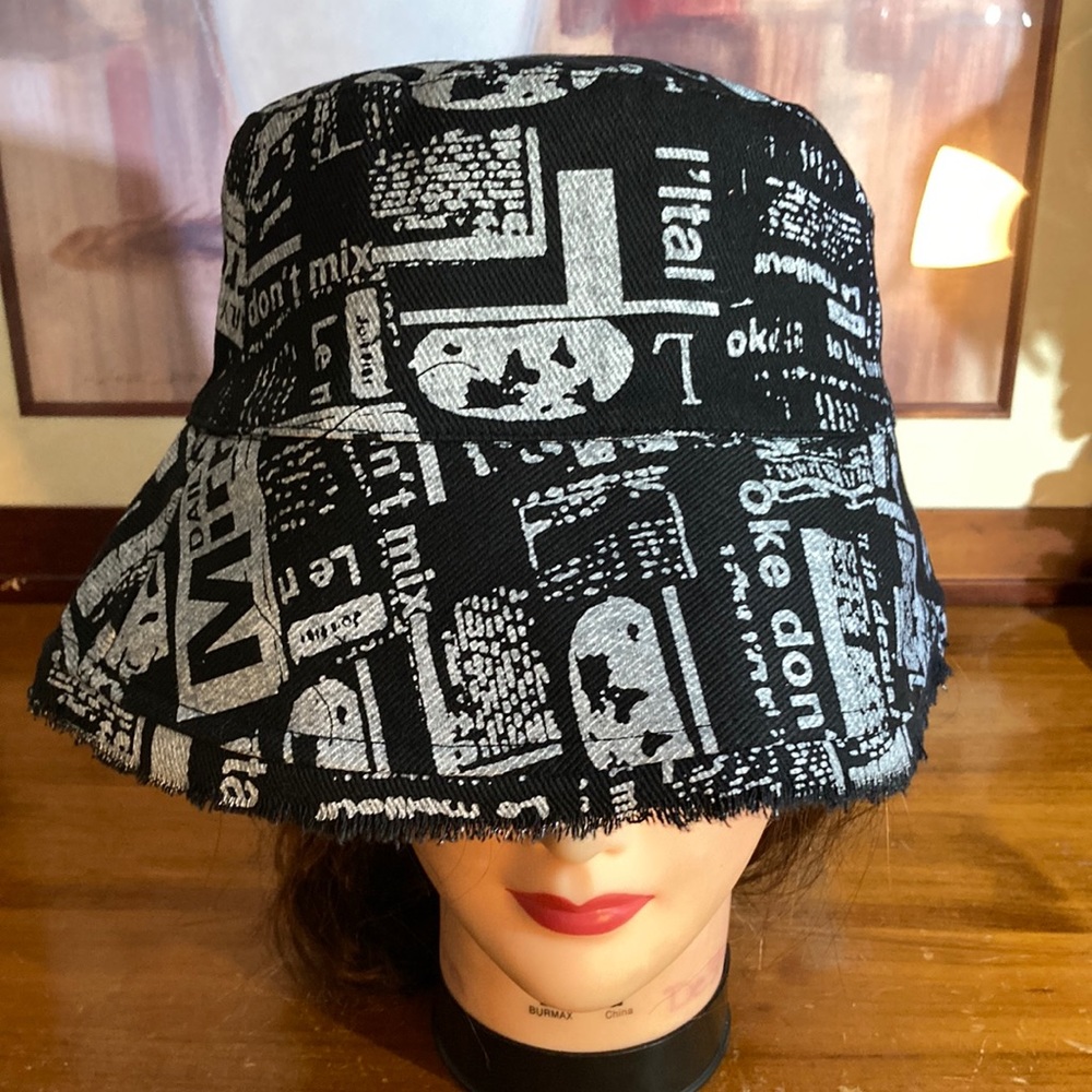 NWOT REVERSIBLE Good Quality BUCKET HAT